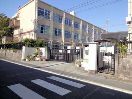 葵小学校　徒歩8分