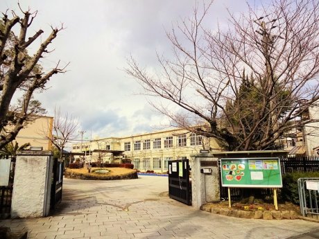 嵯峨野小学校　徒歩10分