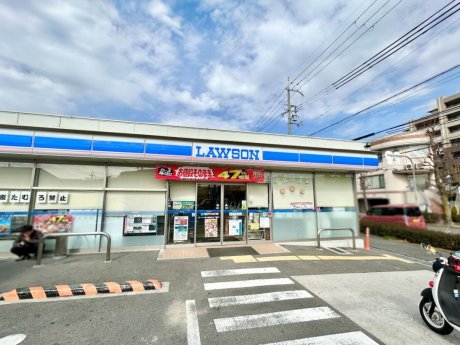 ローソン豊中西緑丘三丁目店まで263m　徒歩4分