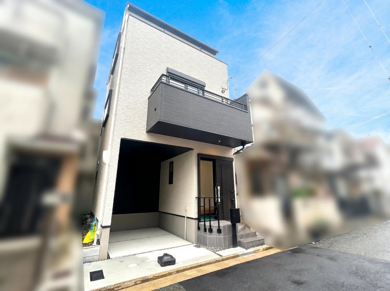 外観：シンプルながらも上品で、街並みに馴染むデザインです。