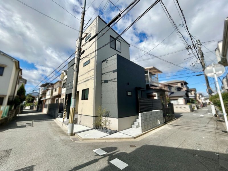 道路に二方、面しているので日当たり良好（2025年11月撮影）