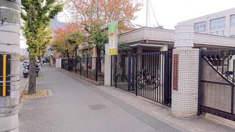 朱雀第二小学校　徒歩7分　550ｍ