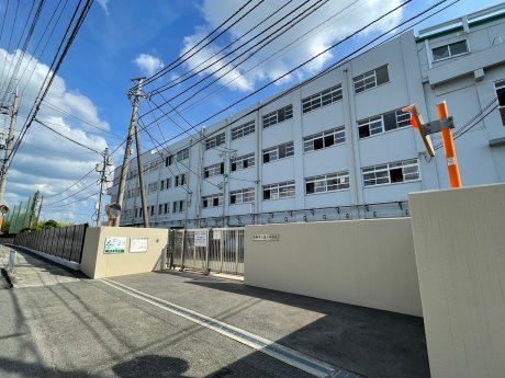 第三中学校まで800ｍ　徒歩11分