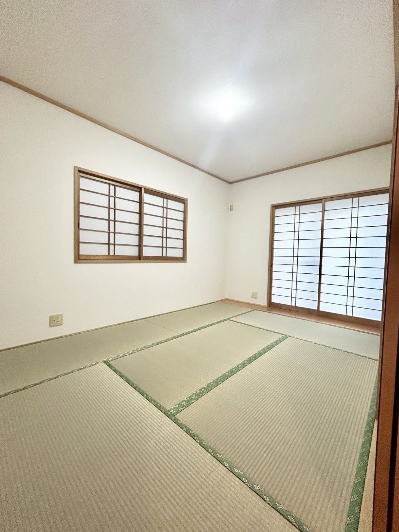 【1階和室6.8帖】畳の表替、襖の張り替え済です。