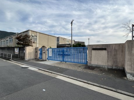 池田東小学校　徒歩9分　650ｍ