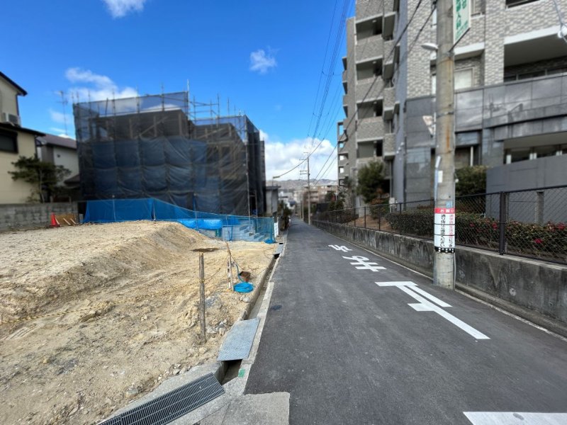 東側道路から北向きに撮影（2025年11月）撮影