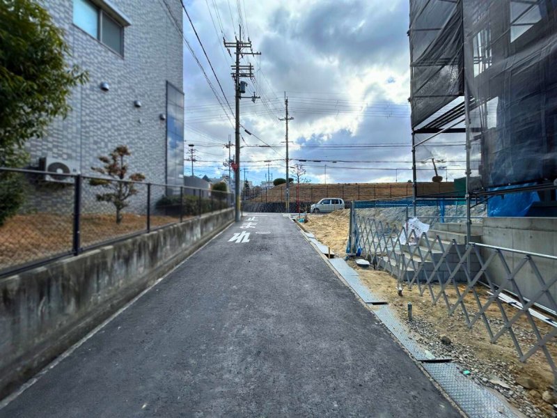 東側道路から南向きに撮影（2025年11月）撮影