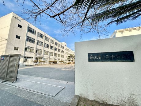 第十中学校　徒歩12分　950ｍ