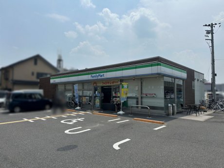 ファミリーマート東野駅東店まで約600ｍ