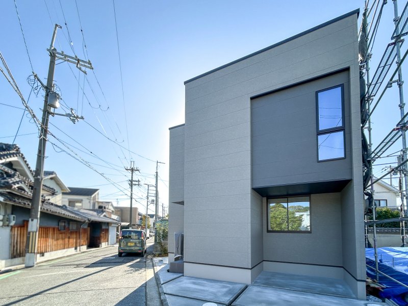 1号地　前面道路含む外観写真（2025月12月撮影）