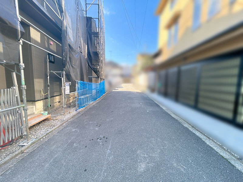 北側前面道路(東側より撮影)