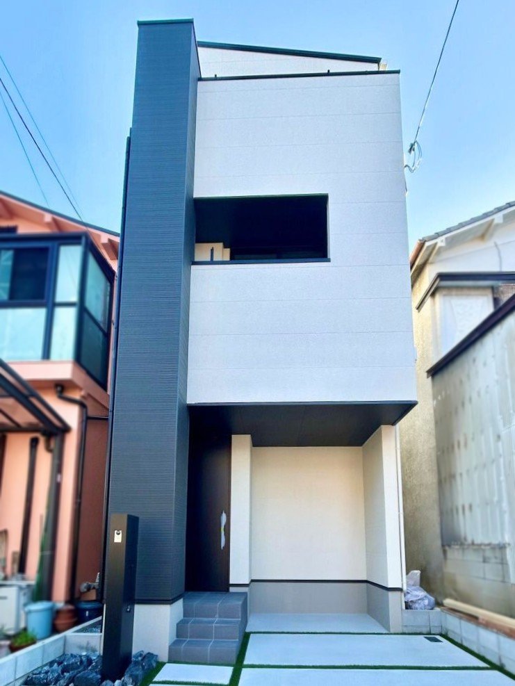 白を基調としたシンプルなデザインが特徴です。（2025年12月撮影）