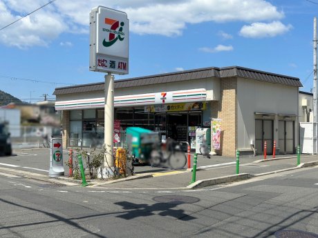 セブンイレブン　鹿王院駅前店　徒歩3分(240ｍ)