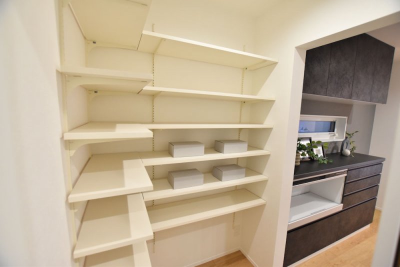 パントリーからキッチンへの動線