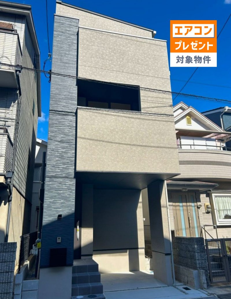 モダンな外観が目を引く、落ち着いた雰囲気の一軒家。2025年12月撮影