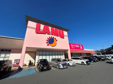 ラ・ムー 寝屋川店まで220m　徒歩3分