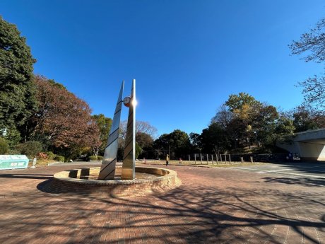 寝屋川公園まで1300ｍ　自転車で約5分