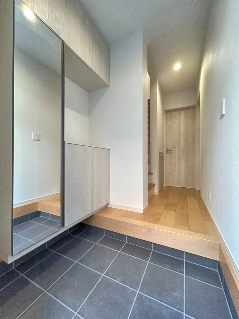 「広くないけど、狭くないね！」ぜひ、ご内覧時に確認を。飾り棚に思い出の写真や、お子様の作品を置いてみても◎