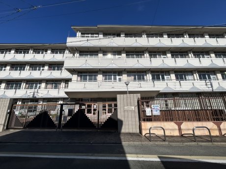伏見南浜小学校　徒歩5分