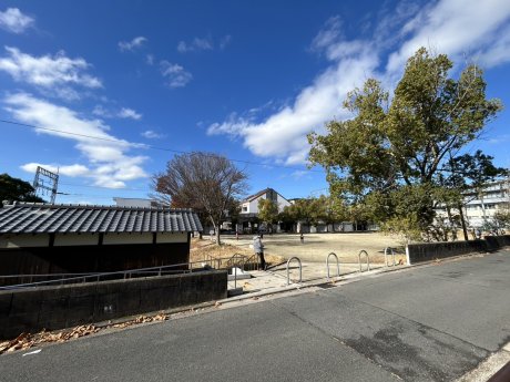 伏見公園　徒歩5分