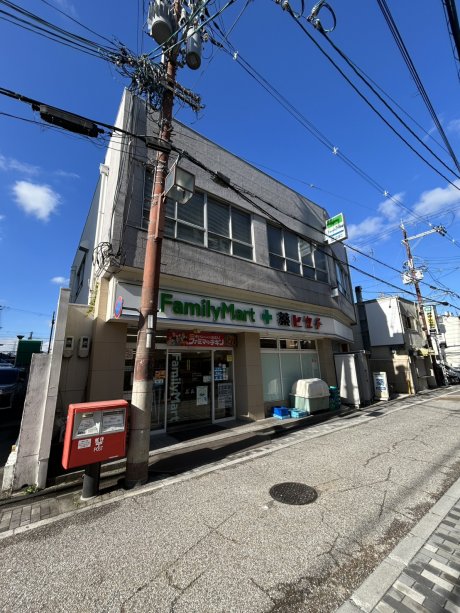 ファミリーマート薬ヒグチ中書島駅前店　徒歩7分