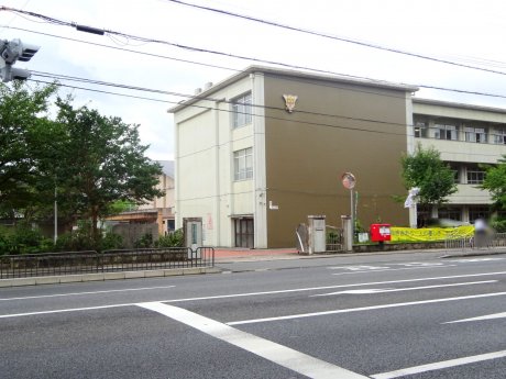 京都市立四条中学校　徒歩6分(480ｍ)