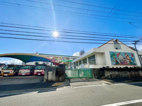 粟生幼稚園まで665m　徒歩9分