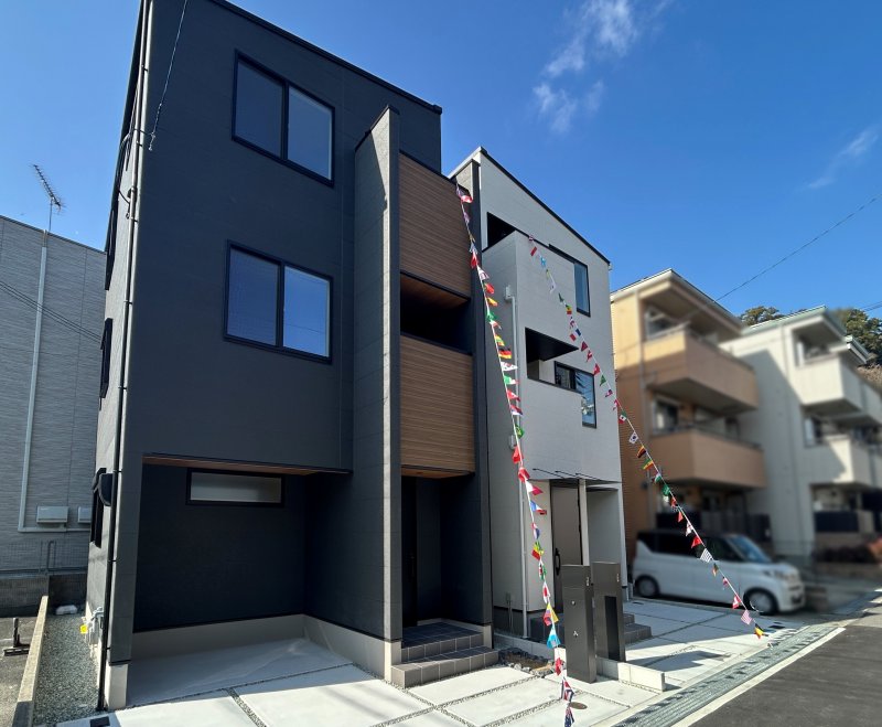 駅から少し離れた落ち着いた住環境。交通量や生活音が気になりにくく、子どもとの毎日を穏やかに安心して過ごせます。