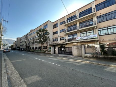 近衛中学校　徒歩5分　400ｍ