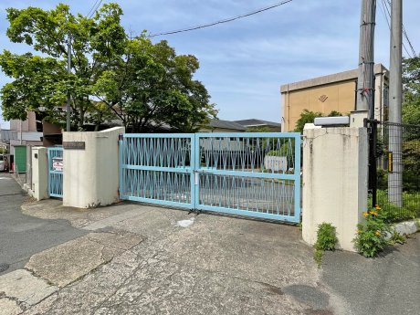 京都市立安朱小学校まで950m
