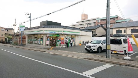 ファミリマート 佐井太子道店　徒歩4分