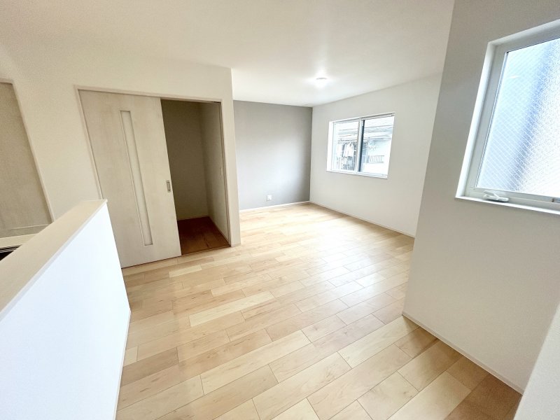 リビングが見渡せるカウンターキッチンです。家事をしながらご家族と一日の出来事を話したり、コミュニケーションが取りやすく、家族の存在を近くに感じます。