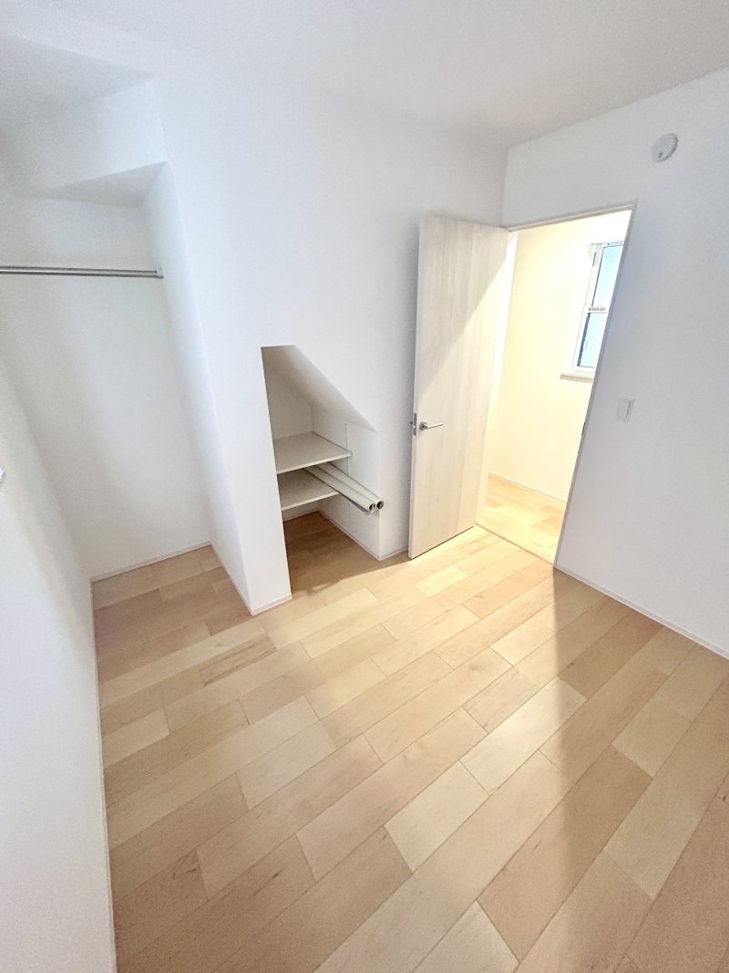 【1階4.7帖】1階のお部屋は収納スペースや趣味のお部屋などに活用できます。