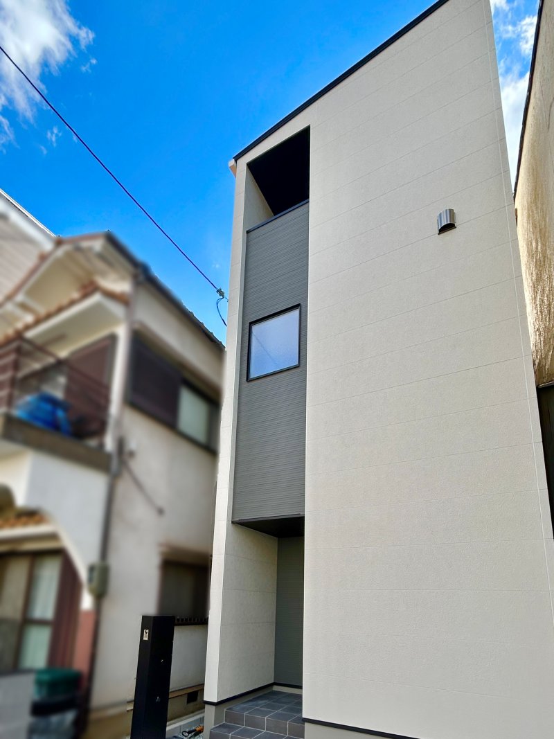 駅徒歩10分の利便性と、落ち着いた街並みが調和する住環境。お子さまと過ごす毎日を穏やかに、子育て世帯にも安心のロケーションです。