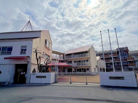 摂津ひかり幼稚園まで700ｍ　徒歩10分