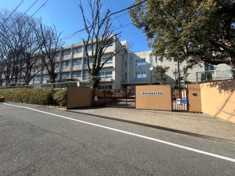 東香里中学校　徒歩2分　81ｍ