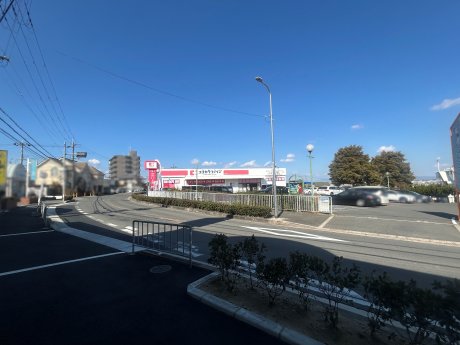 ココカラファイン東香里店　徒歩9分　700ｍ