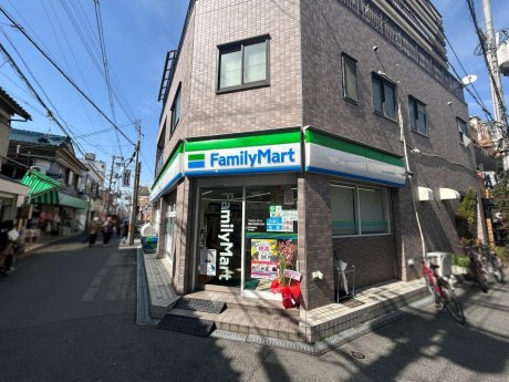 ファミリーマート寝屋川香里南之町店まで240m　徒歩3分