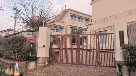 金閣小学校　徒歩5分　400ｍ