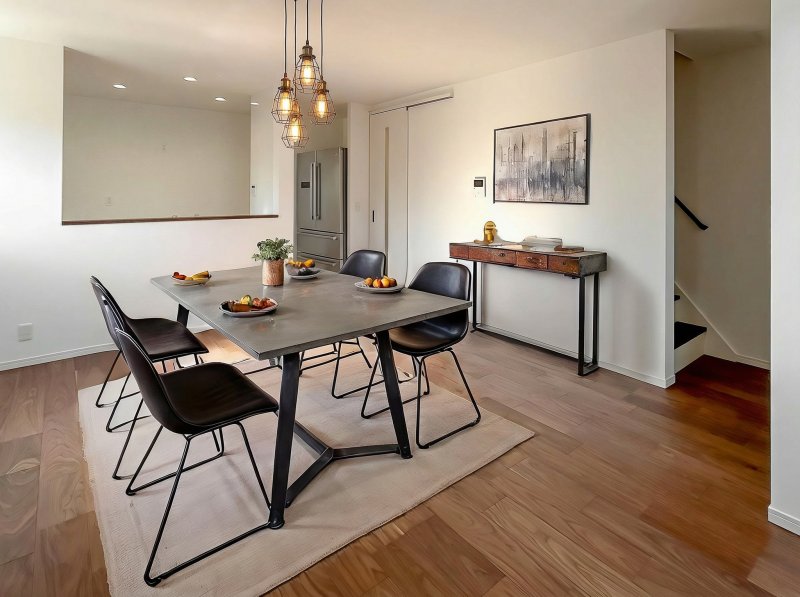 【リビングイメージ】WOODTECの天然木フローリングがやさしい温もりを演出。家族が自然と集まるリビング。※掲載の写真は当社施工画像にCGで家具を合成配置したものです。実際にはモデルセッティングはございません