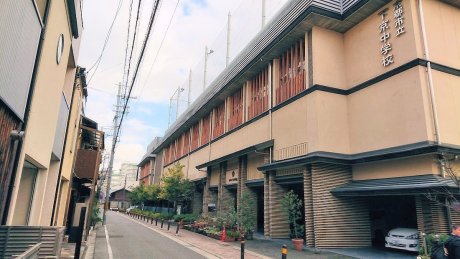 京都市立下京中学校　徒歩15分