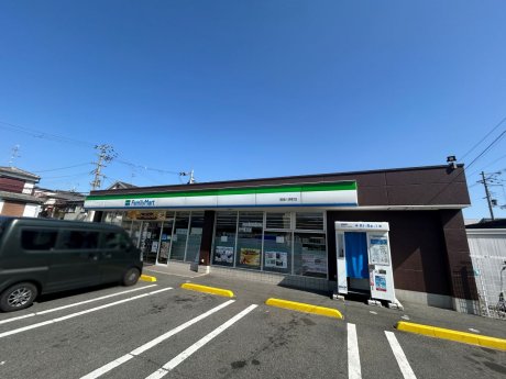 ファミリーマート寝屋川寿町店まで349m　徒歩5分