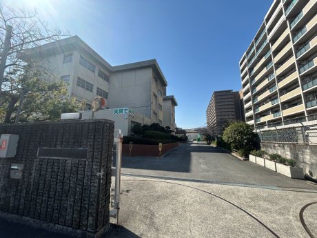 寝屋川市立友呂岐中学校まで488m　徒歩7分