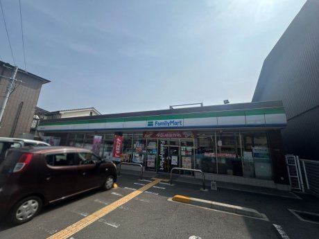 ファミリーマート江坂町二丁目店まで550ｍ　徒歩8分