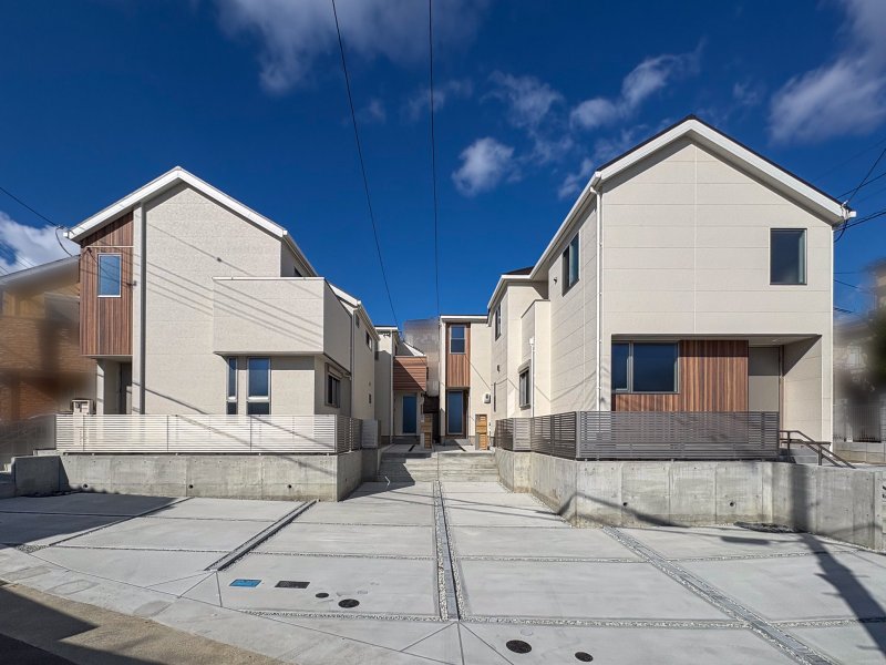 大切な家族の「万が一」に備える、最高等級の「耐震等級3」を取得した住まい。揺れを吸収して建物の損傷を抑える制震ダンパーを採用。繰り返しの地震にも強く、クロスのひび割れや家具の転倒リスクも低減。