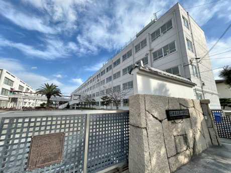 高槻市立第一中学校　徒歩5分　350ｍ