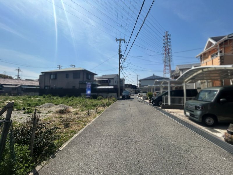 1号地　前面道路含む土地写真