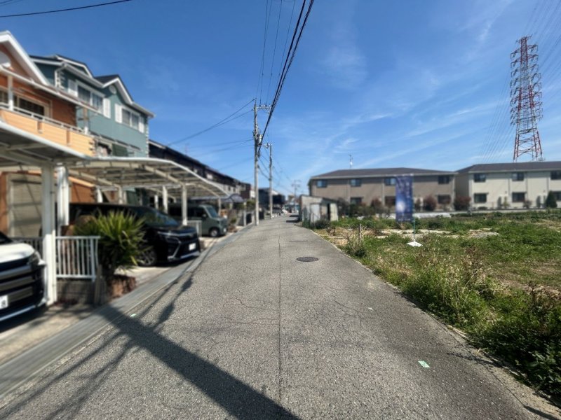 2号地　前面道路含む土地写真
