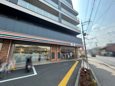 セブンイレブン向日東田中瀬店　徒歩4分(320ｍ)