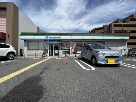 ファミリーマート竹田七瀬川店まで360m
